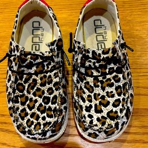 Wendy Youth Hey Dudes - size Y1-L2 - cheetah and Magenta - Like New